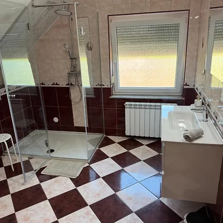 House Apartman *